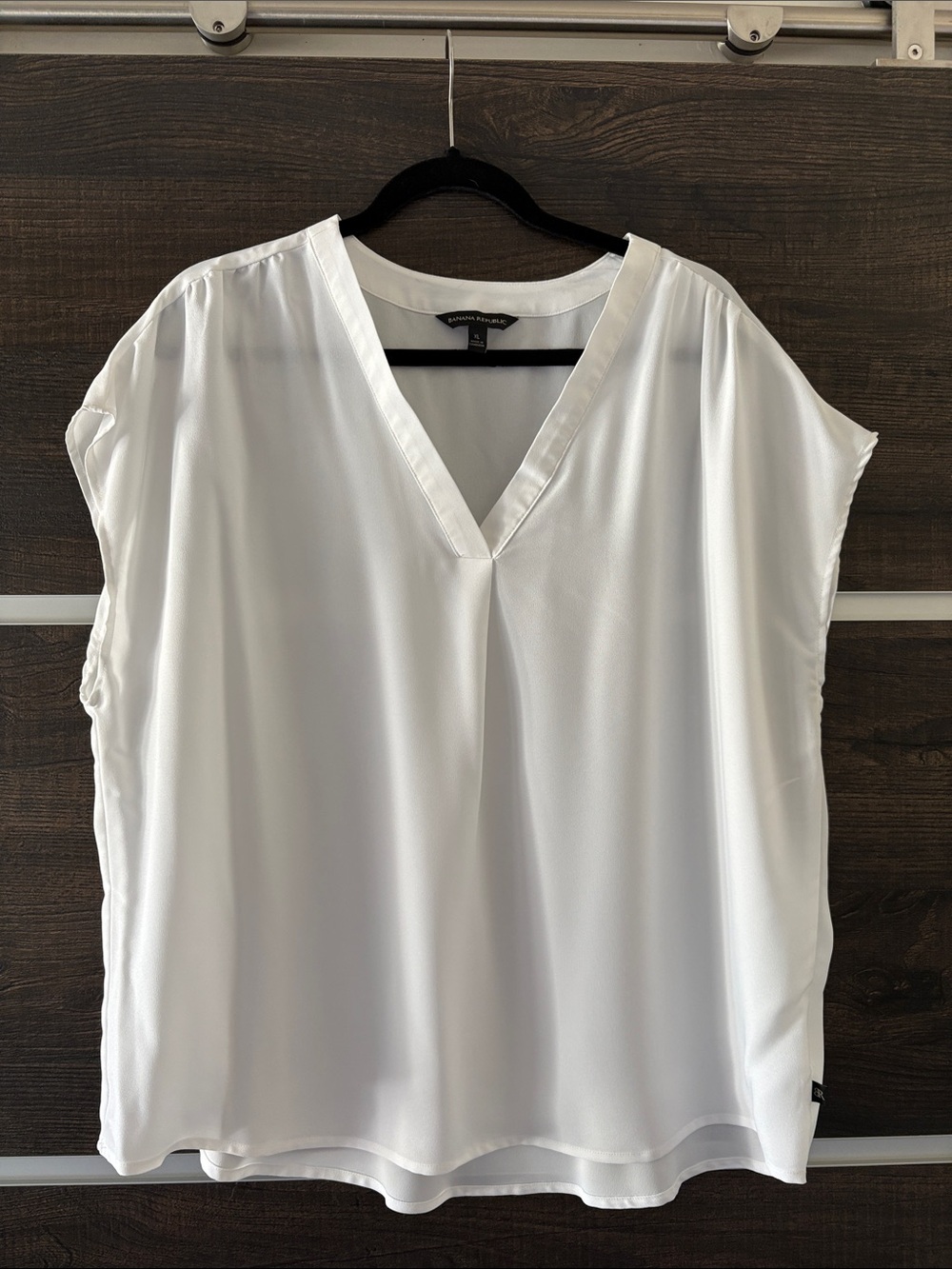 Banana Republic White V-Neck Cap Sleeve Blouse - Size XL